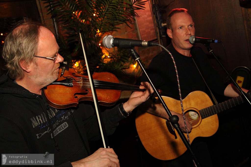 2011-02-04 Gordon Scott and Rob Nijenhuis, De Alm - Irish Pub Festival - by Eddy Dibbink